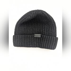 Coach Kids Unisex Black Knit Ribbed Beanie/Tuque/Chook/Hat w/Leather Logo Patch